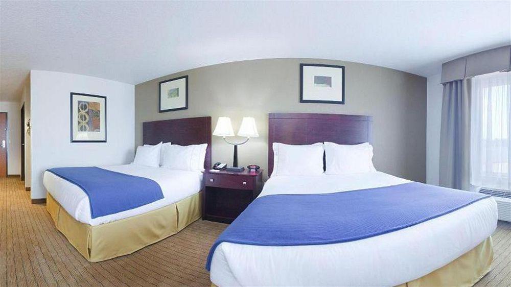 Holiday Inn Express Hotel & Suites Antigo By Ihg Ngoại thất bức ảnh