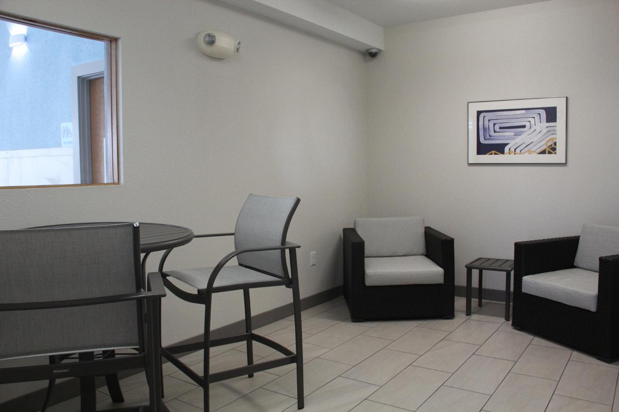 Holiday Inn Express Hotel & Suites Antigo By Ihg Ngoại thất bức ảnh