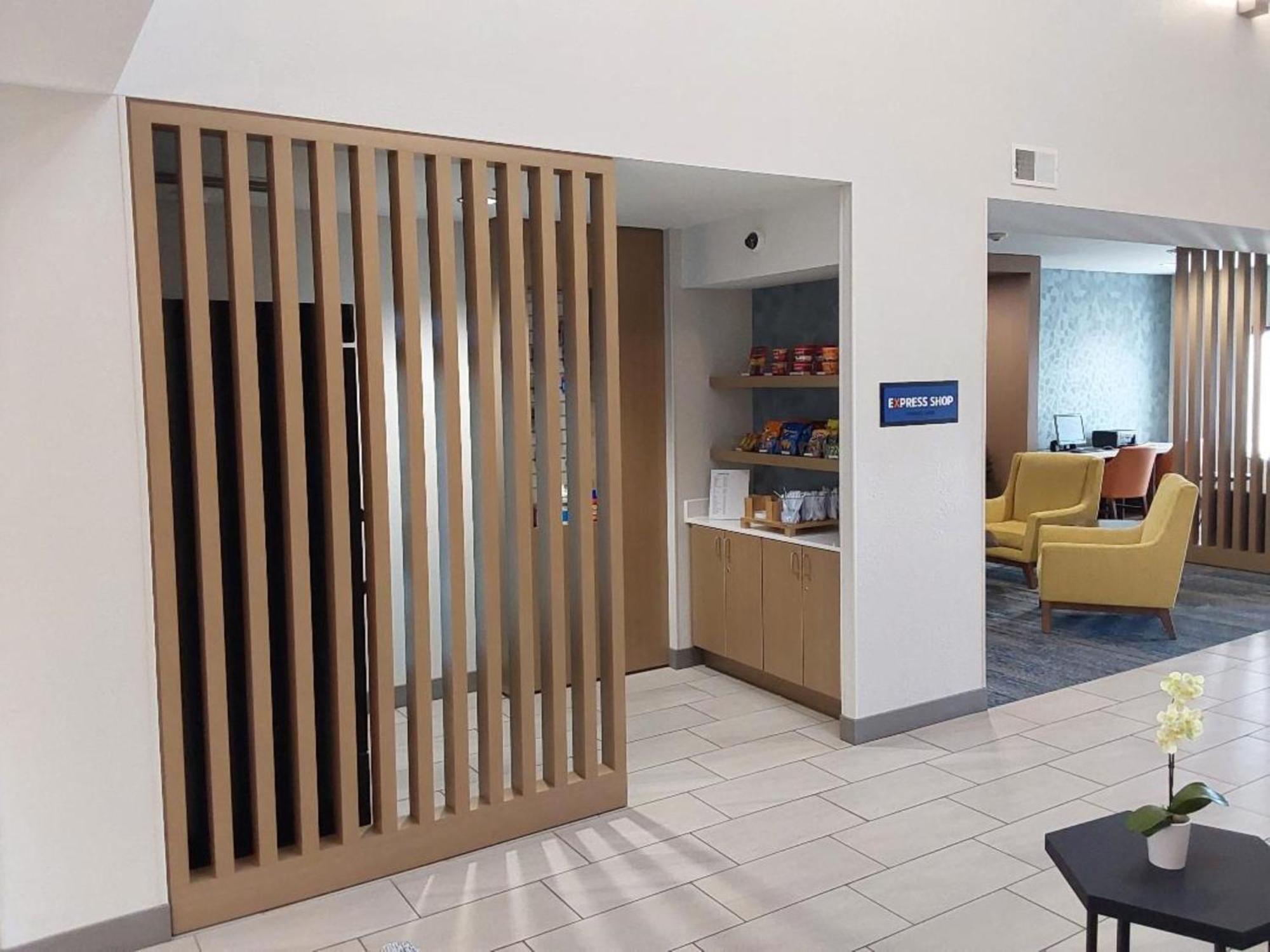 Holiday Inn Express Hotel & Suites Antigo By Ihg Ngoại thất bức ảnh