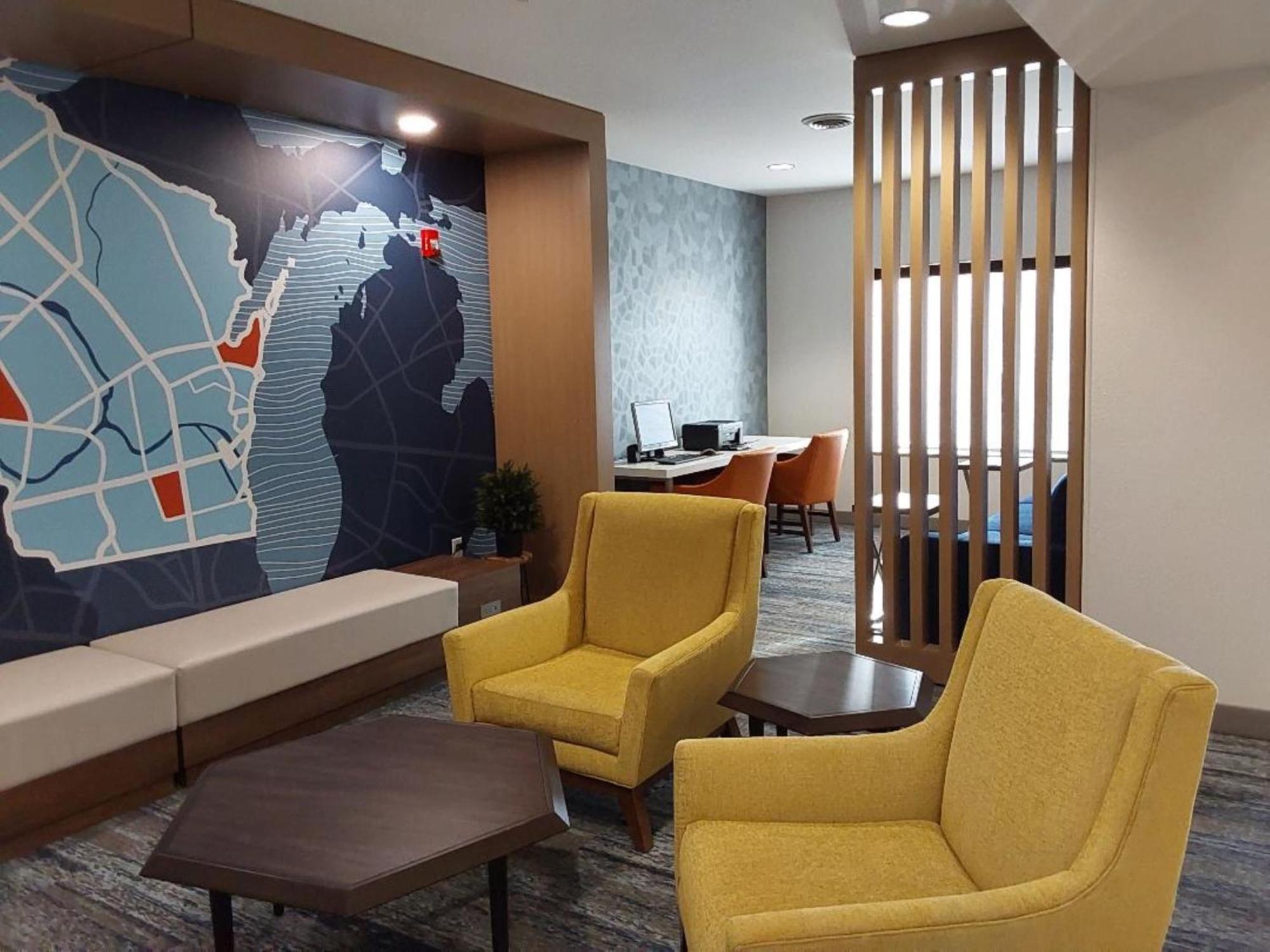 Holiday Inn Express Hotel & Suites Antigo By Ihg Ngoại thất bức ảnh