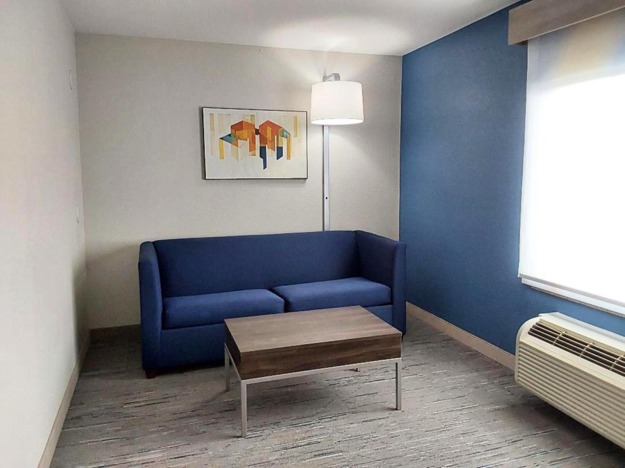 Holiday Inn Express Hotel & Suites Antigo By Ihg Ngoại thất bức ảnh