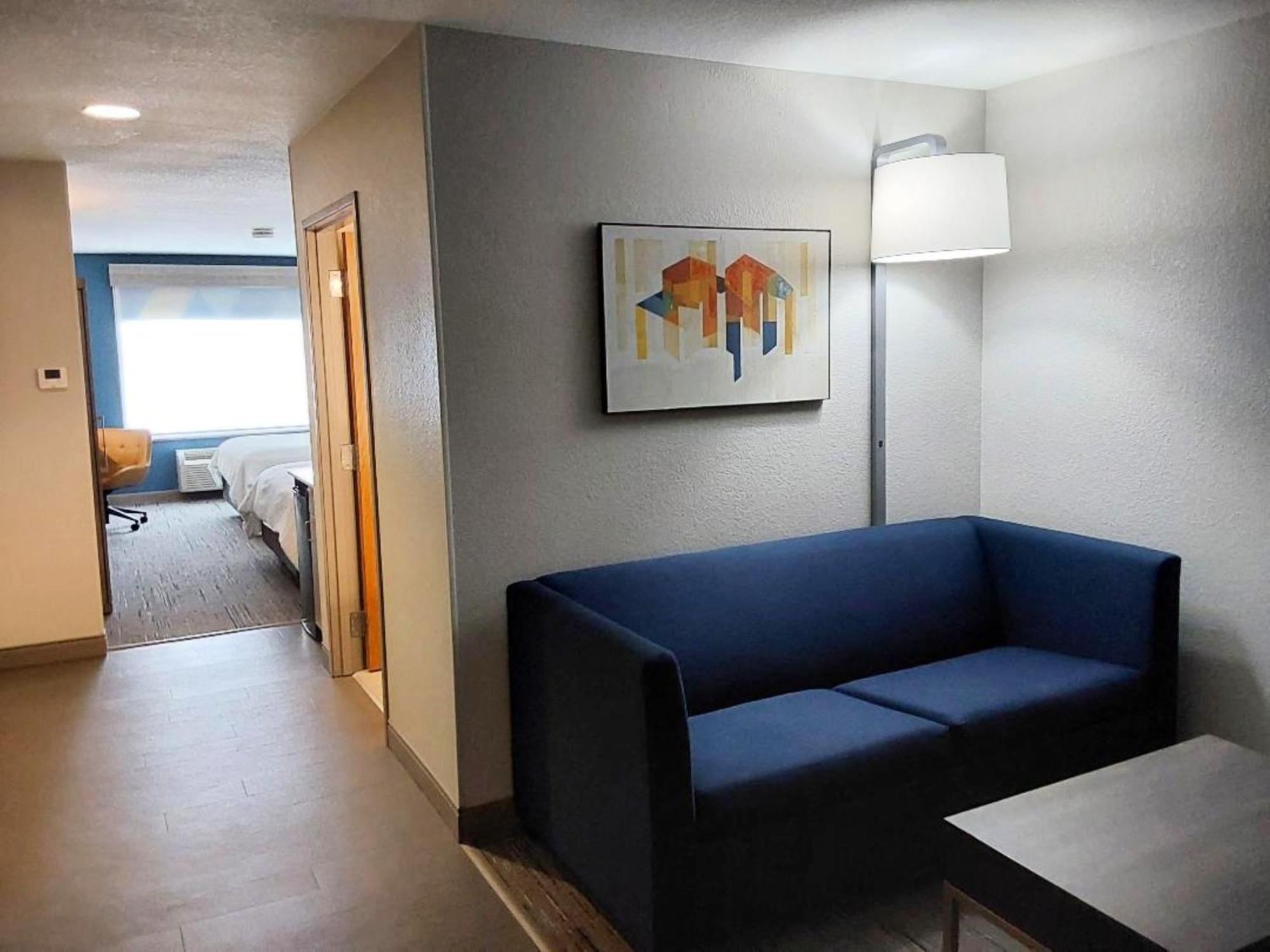 Holiday Inn Express Hotel & Suites Antigo By Ihg Ngoại thất bức ảnh