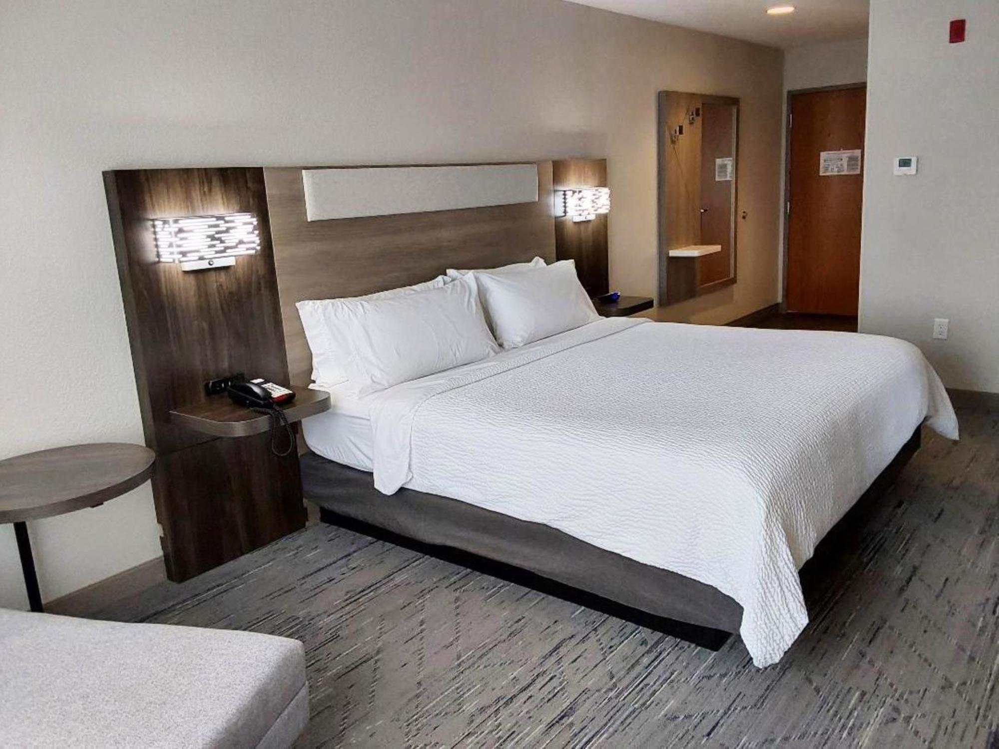 Holiday Inn Express Hotel & Suites Antigo By Ihg Ngoại thất bức ảnh