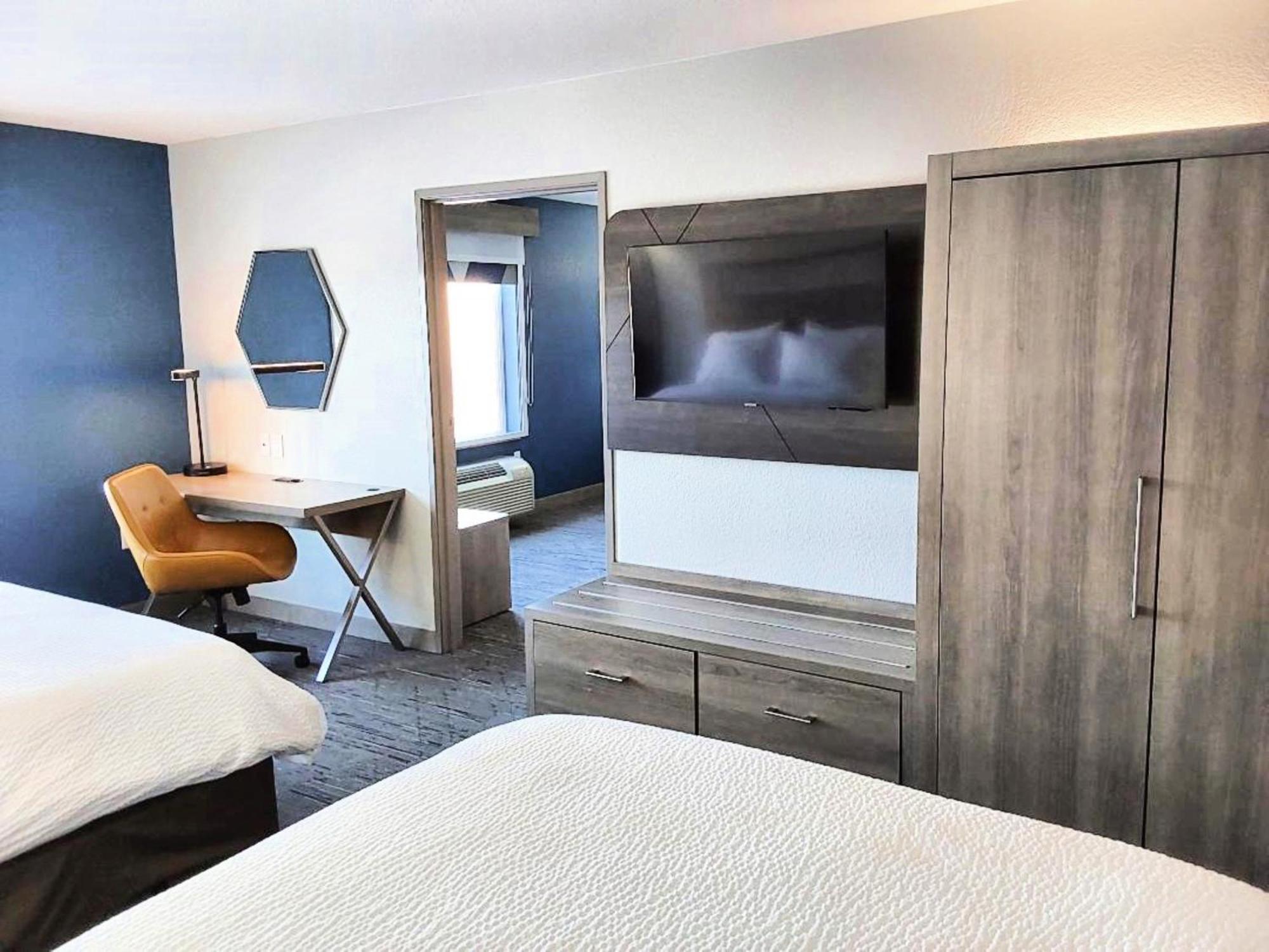 Holiday Inn Express Hotel & Suites Antigo By Ihg Ngoại thất bức ảnh