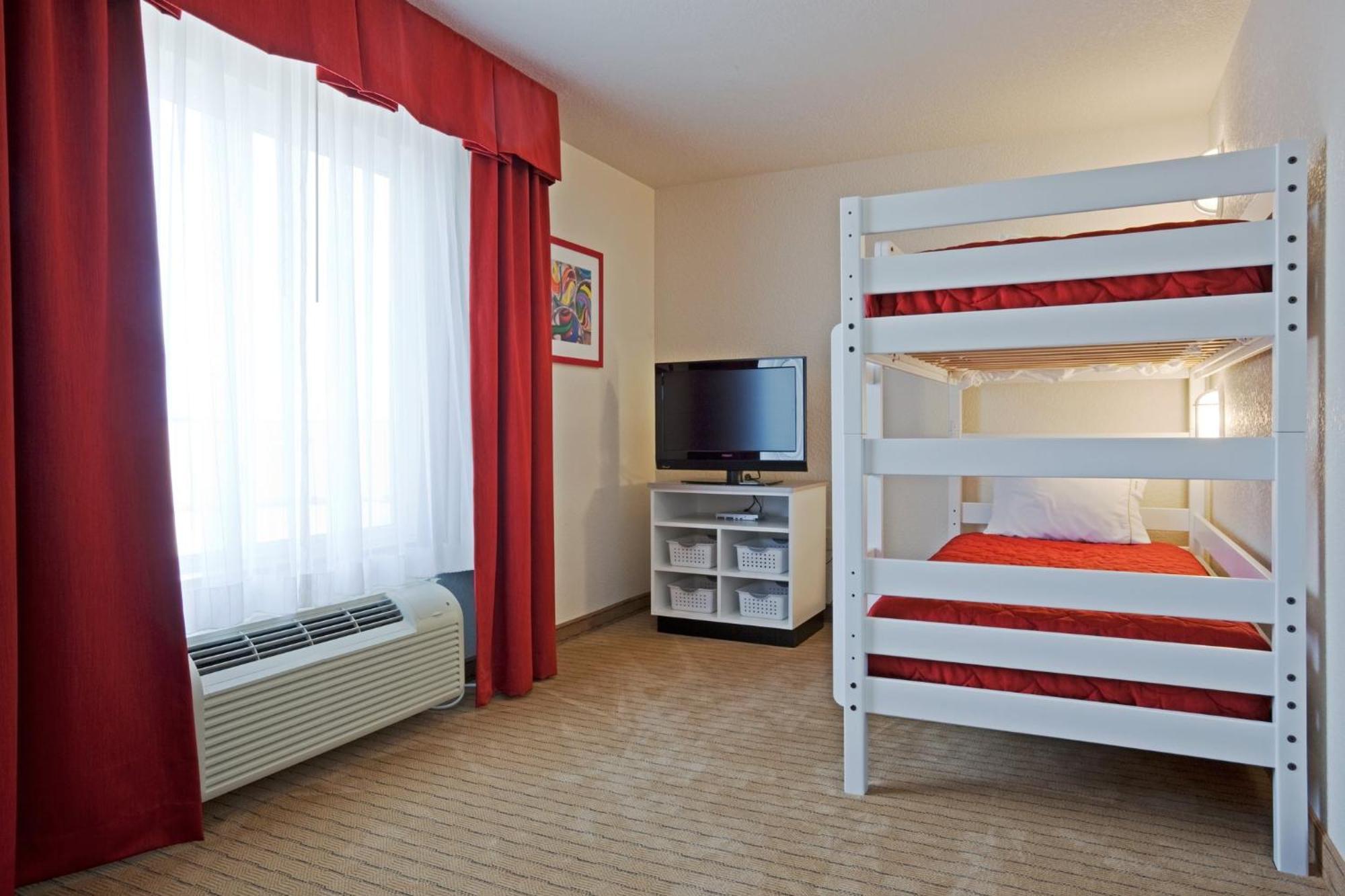 Holiday Inn Express Hotel & Suites Antigo By Ihg Ngoại thất bức ảnh