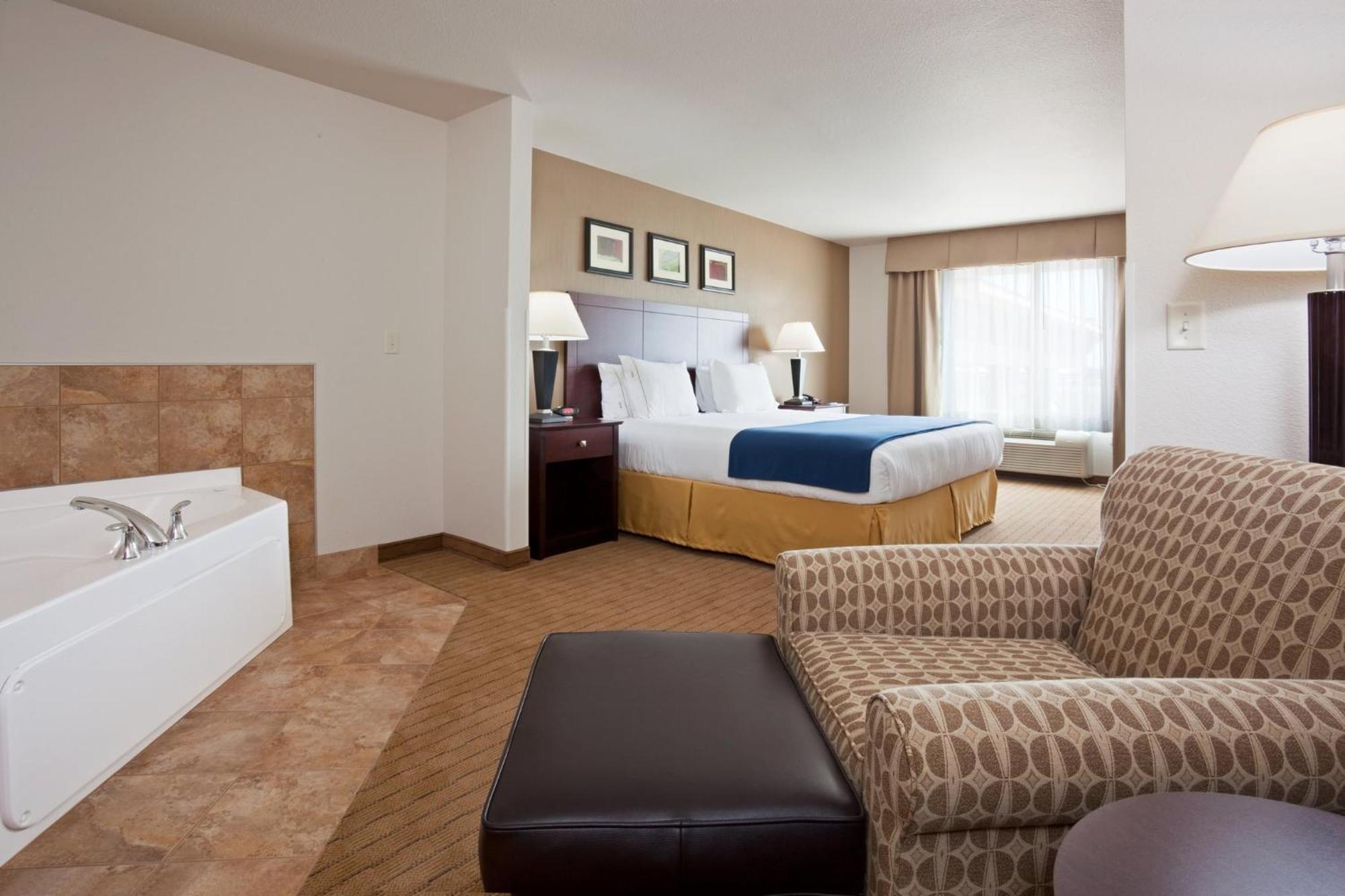 Holiday Inn Express Hotel & Suites Antigo By Ihg Ngoại thất bức ảnh