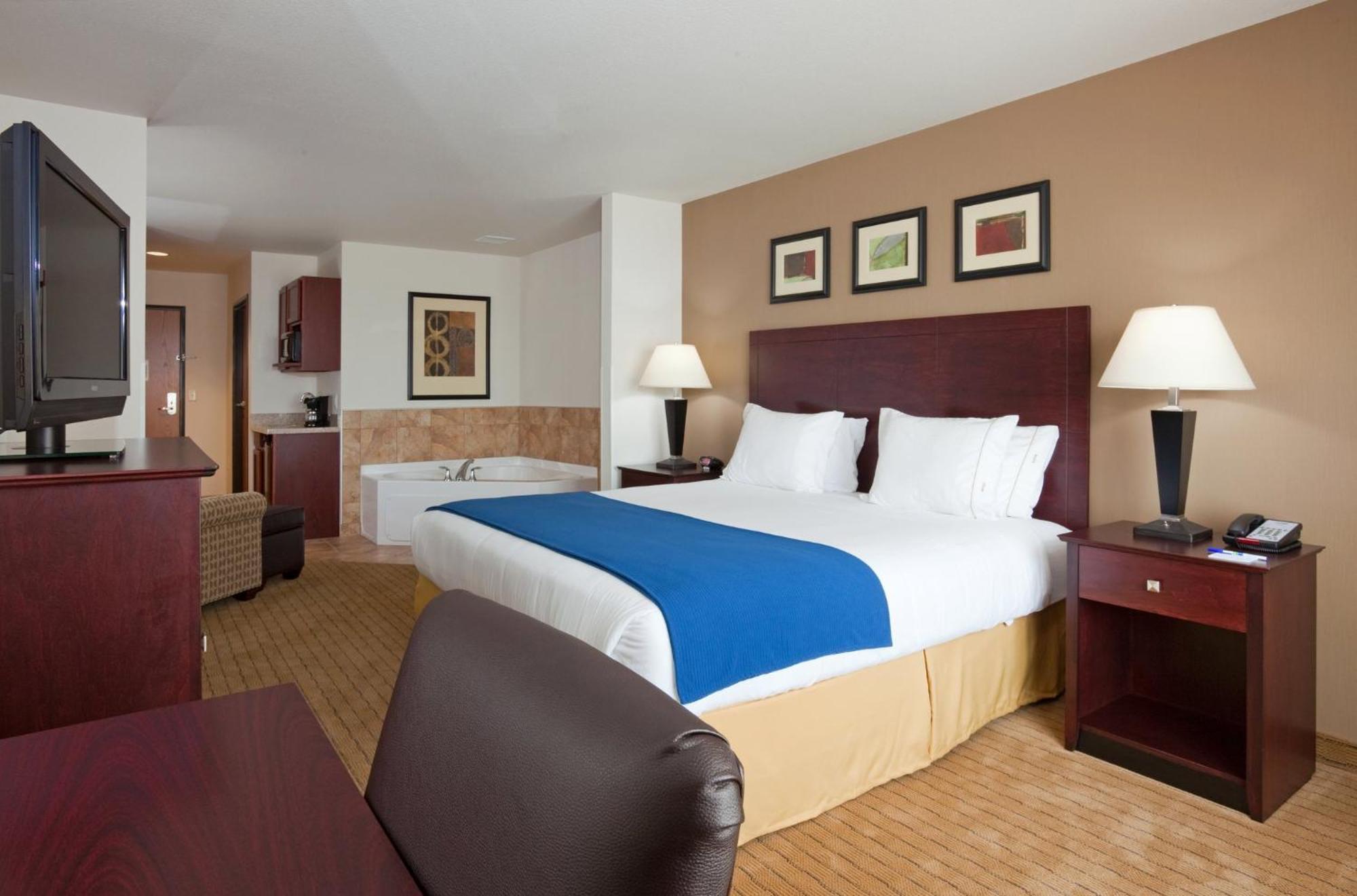 Holiday Inn Express Hotel & Suites Antigo By Ihg Ngoại thất bức ảnh