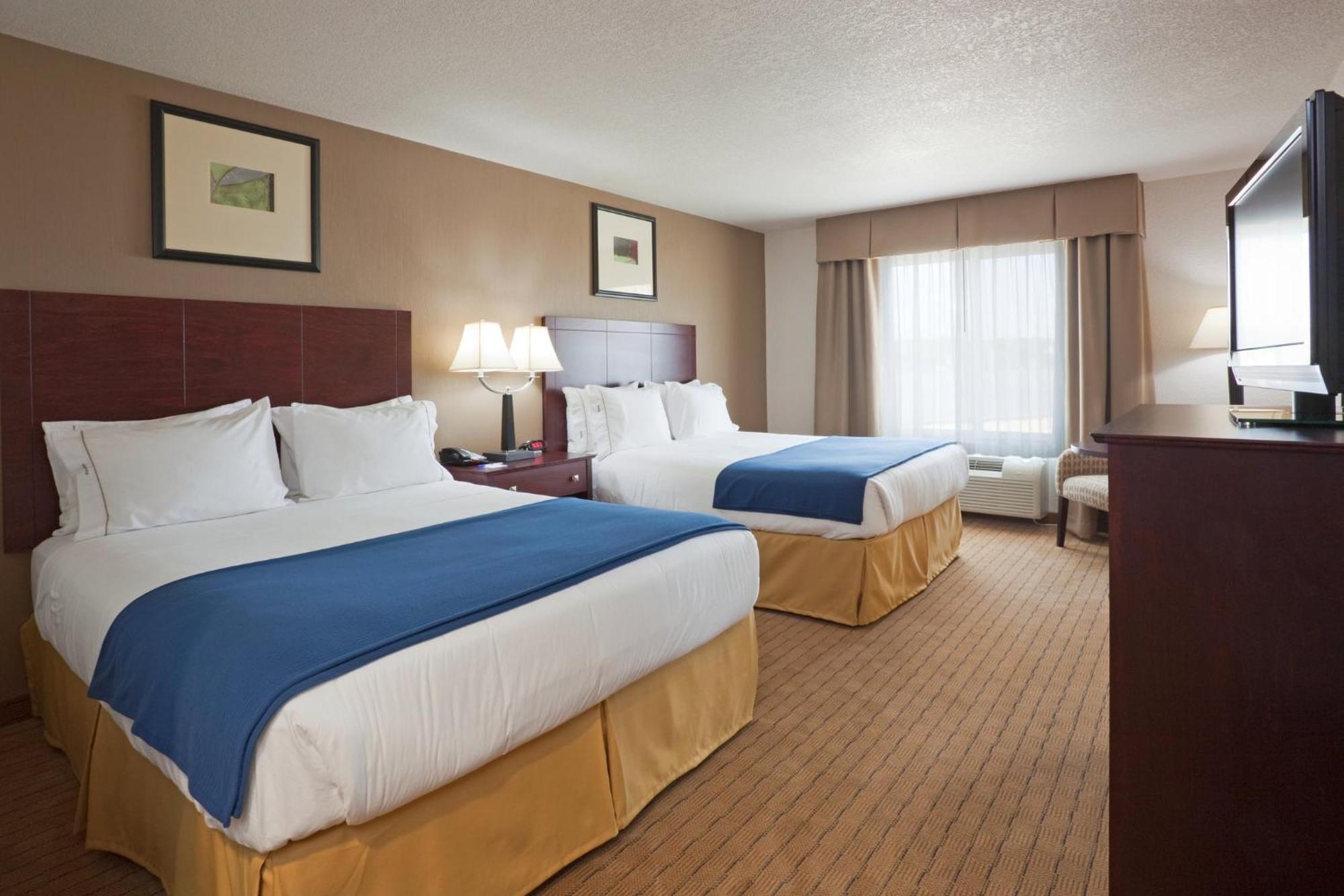 Holiday Inn Express Hotel & Suites Antigo By Ihg Ngoại thất bức ảnh
