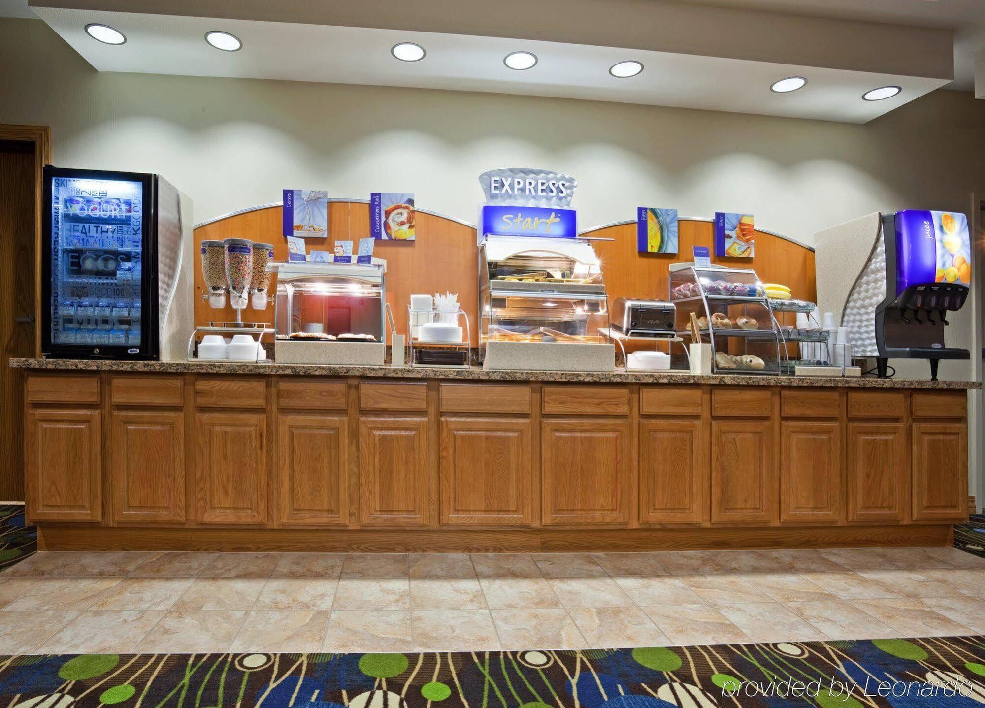 Holiday Inn Express Hotel & Suites Antigo By Ihg Ngoại thất bức ảnh
