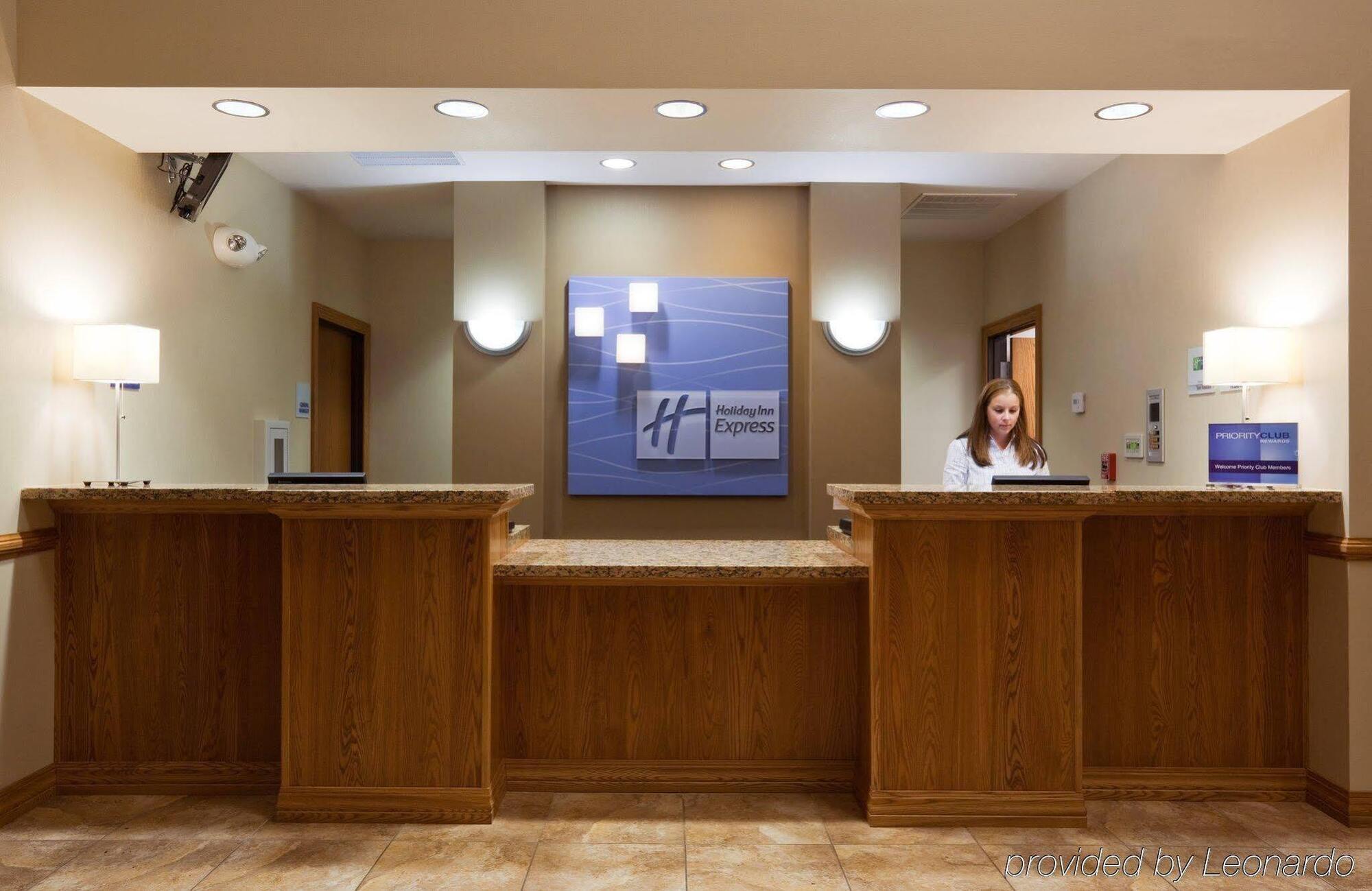 Holiday Inn Express Hotel & Suites Antigo By Ihg Ngoại thất bức ảnh